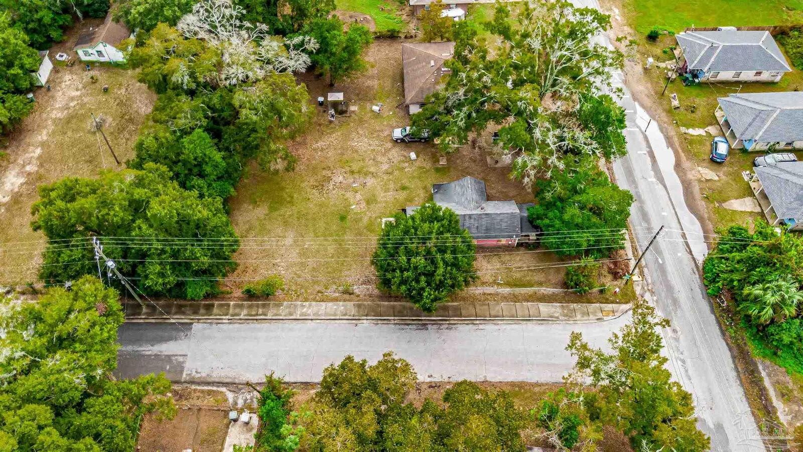 Property Photo:  2512 N L St  FL 32501 