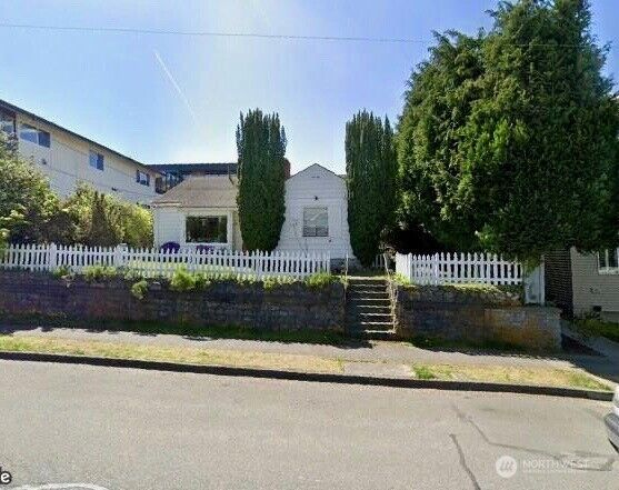 Property Photo:  640  Bell Street  WA 98020 