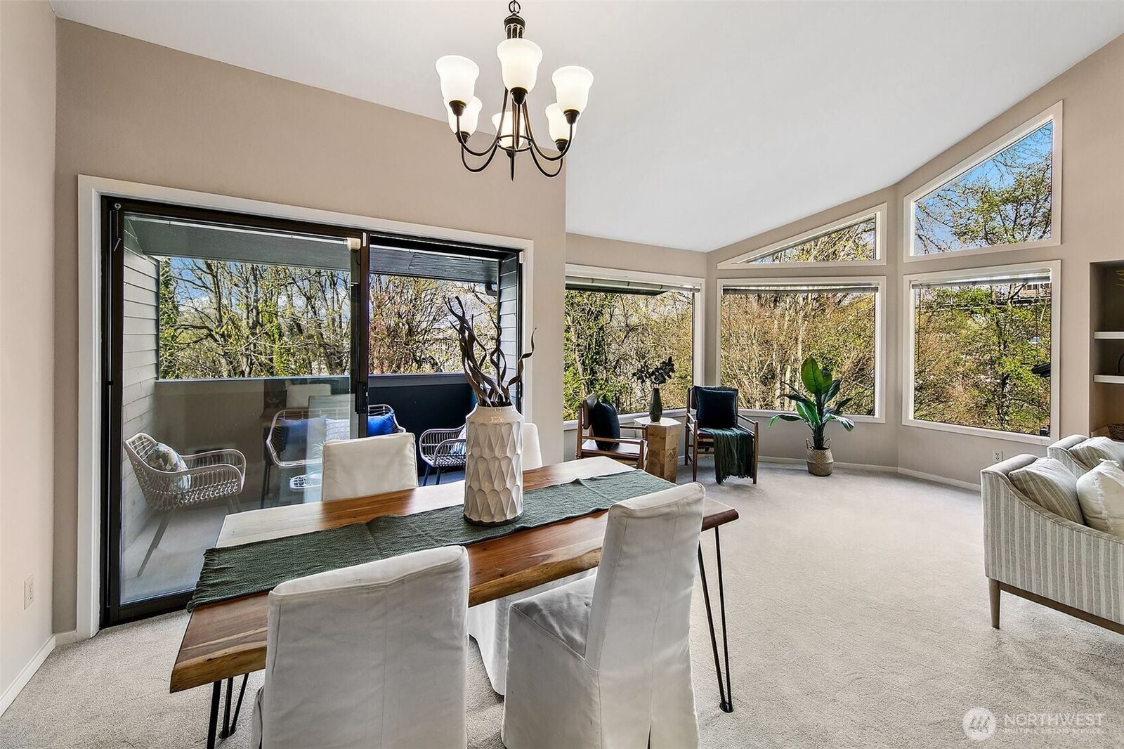 Property Photo:  2626  4th Avenue N 206  WA 98109 