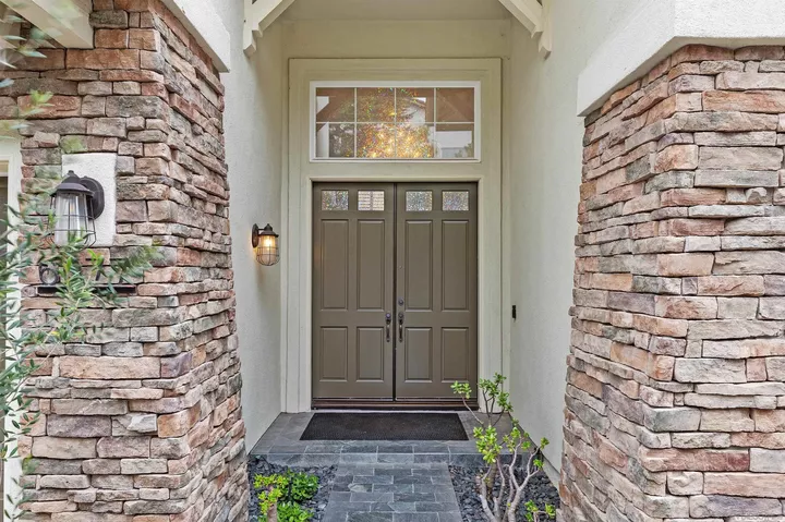 Property Photo:  6077 Firwood Row  CA 92037 
