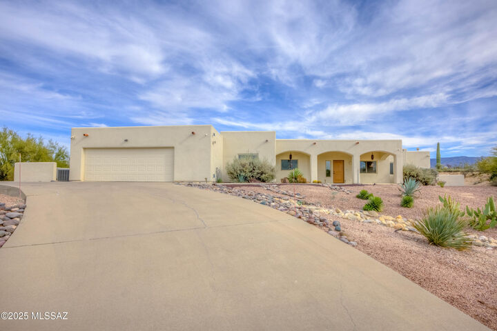 Property Photo: 660 N Lazy J Way AZ 85748