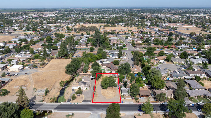 Property Photo:  293 N Villa Street  CA 93257 