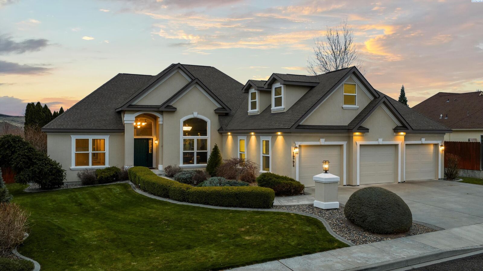 Property Photo: 1264 Vintage Ave WA 99352