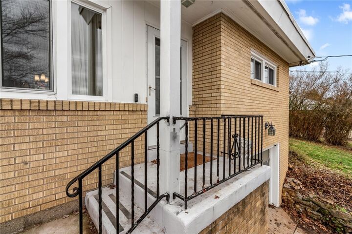 Property Photo:  172 E Wedgewood Drive  PA 15229 