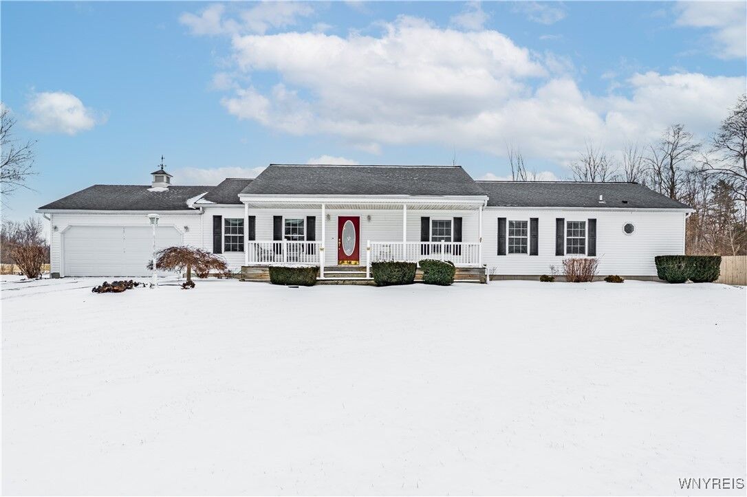 Property Photo:  3813 Ransomville Road  NY 14131 