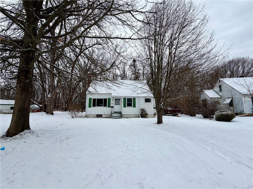 Property Photo:  43 Hampton Road  NY 14904 