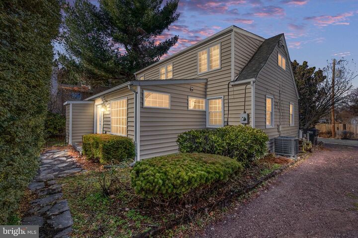 Property Photo:  504 Hawke Street  VA 22401 