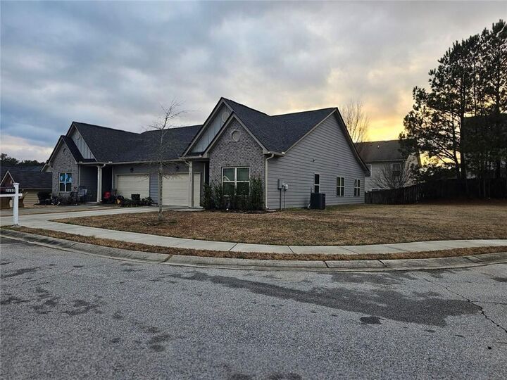 Property Photo:  2153 Red Oak Circle  GA 30291 