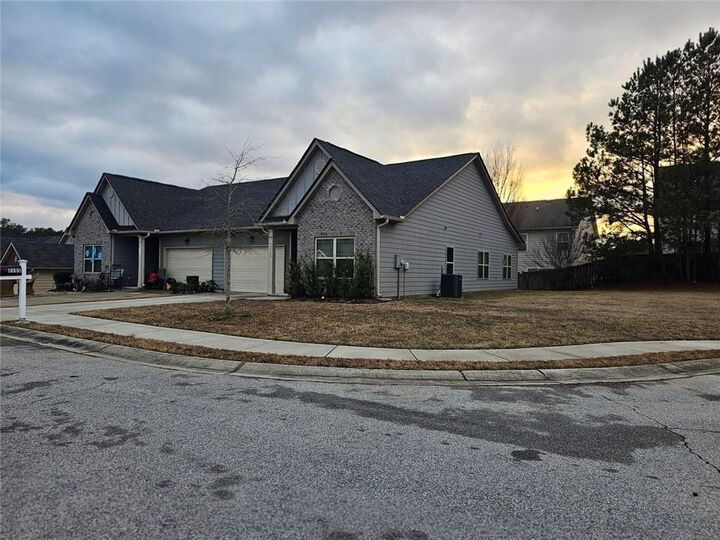 Property Photo:  2153 Red Oak Circle  GA 30291 