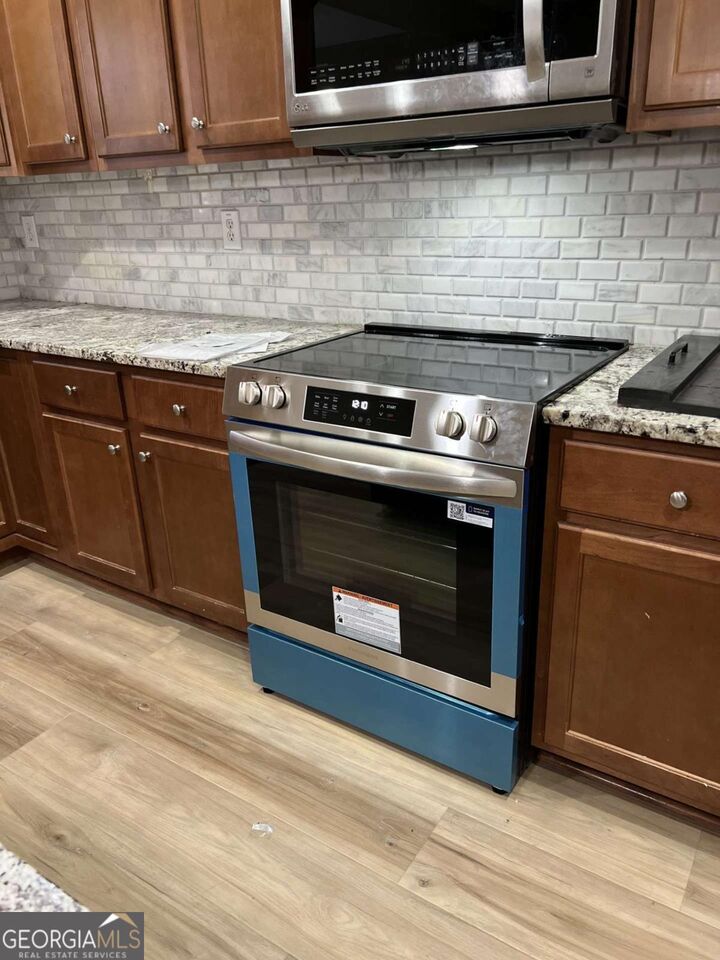 Property Photo: 1806 Waters Edge Trail GA 30075