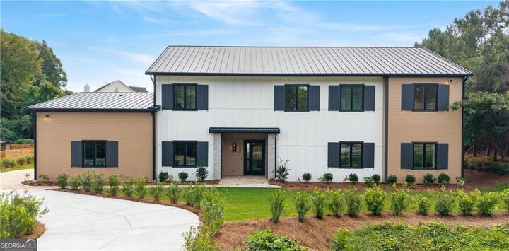 Property Photo: 2650 Roswell Road GA 30062