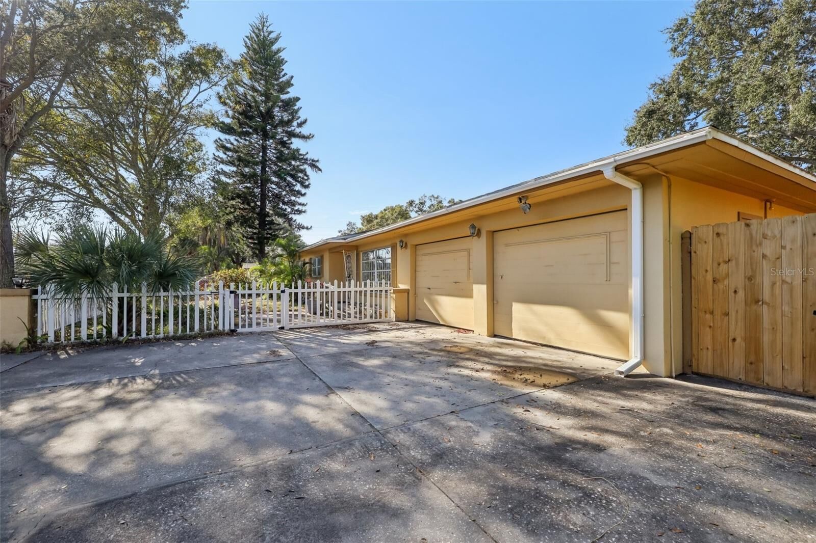 Property Photo:  2228 NE Coachman Road  FL 33765 