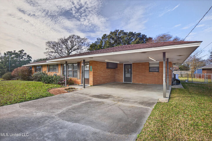 Property Photo: 105 Suffolk Drive MS 39560