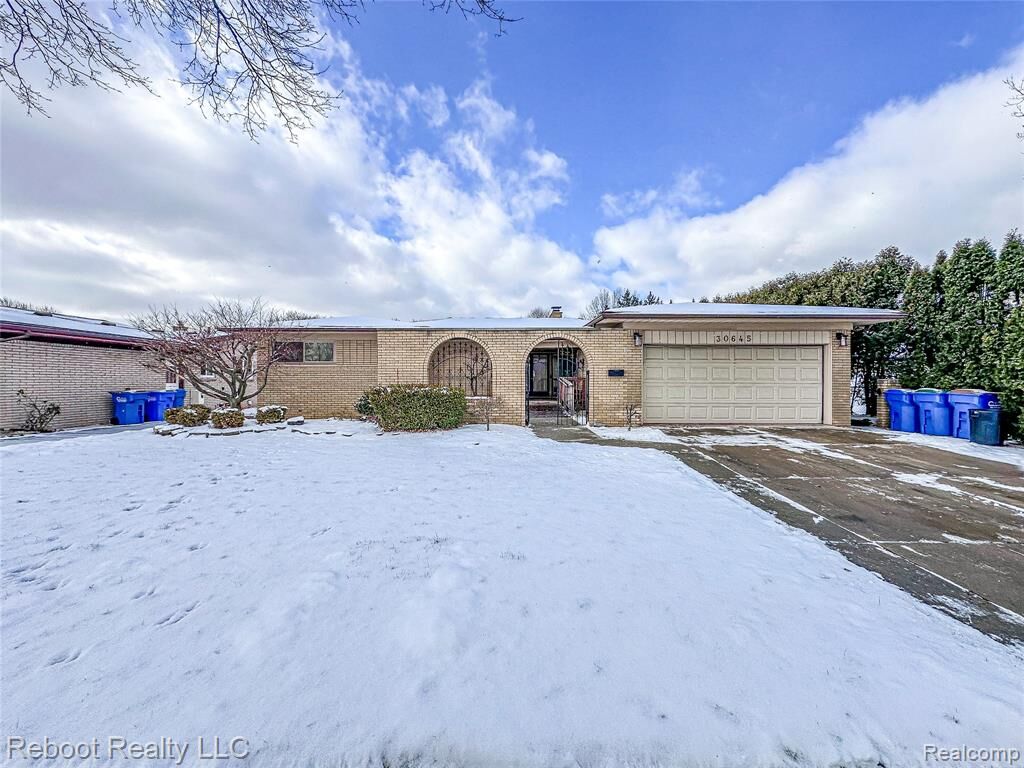 Property Photo:  30645 Lebanon Drive  MI 48093 6549 