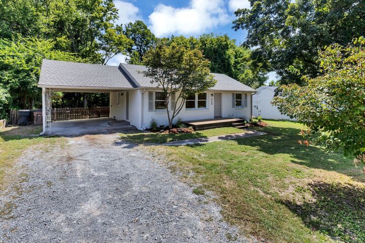 Property Photo:  3120 Southlake Dr  TN 37211 