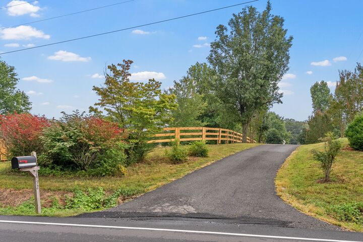 Property Photo:  2952 Old Clarksville Springfield Rd  TN 37010 