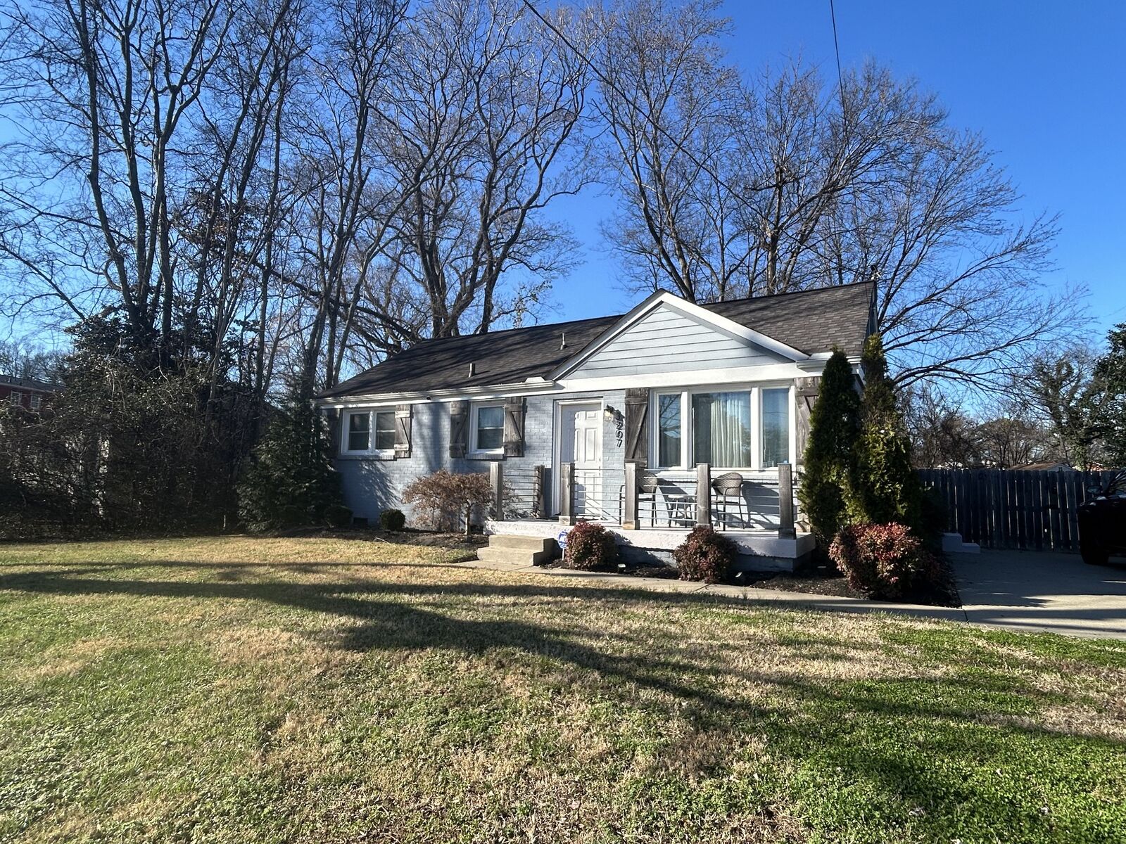 Property Photo: 3207 Southlake Dr TN 37211