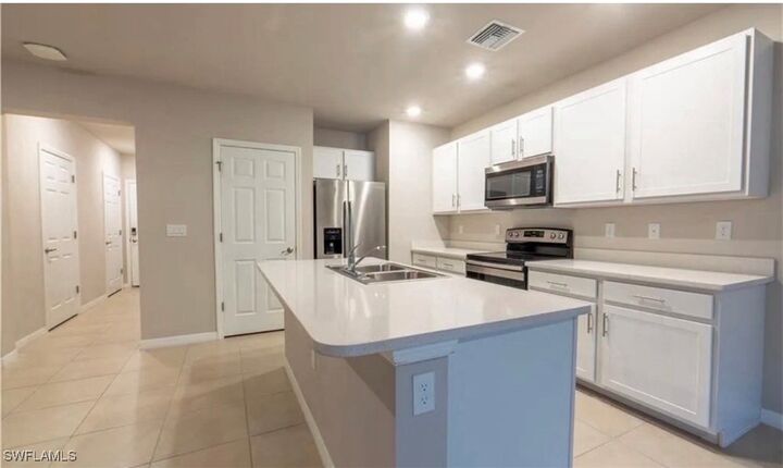 Property Photo:  15481 Wildflower Cir  FL 34119 