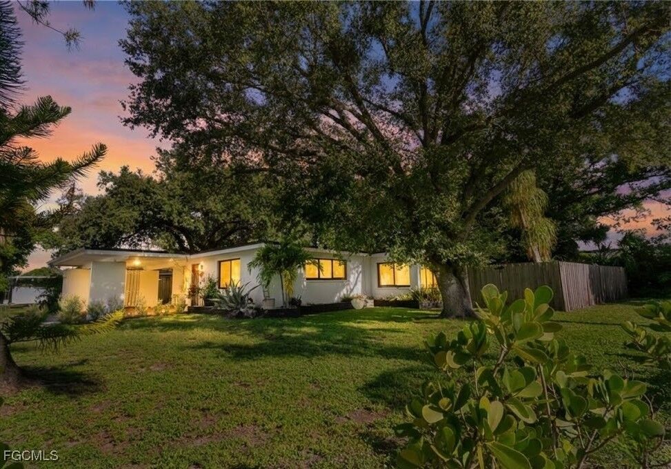 Property Photo:  1373 Morningside Drive  FL 33901 