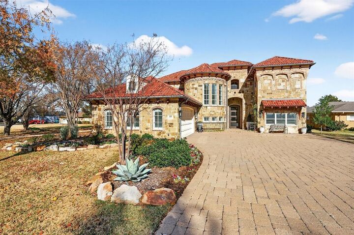 Property Photo:  600 Kiowa Drive E  TX 76240 