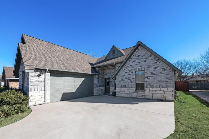 Property Photo:  210 N Rustic Trail  TX 75098 