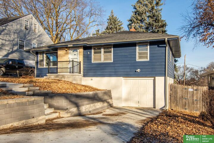 Property Photo: 6320 Pratt Street NE 68104