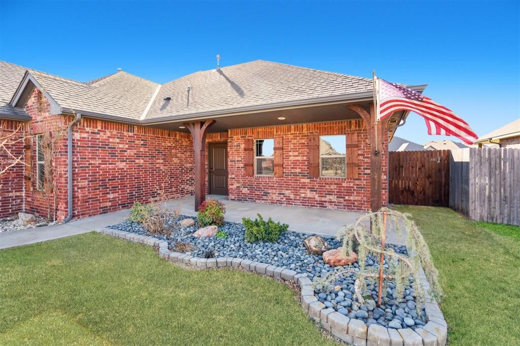 Property Photo:  20644 Landmark Drive  OK 73045 