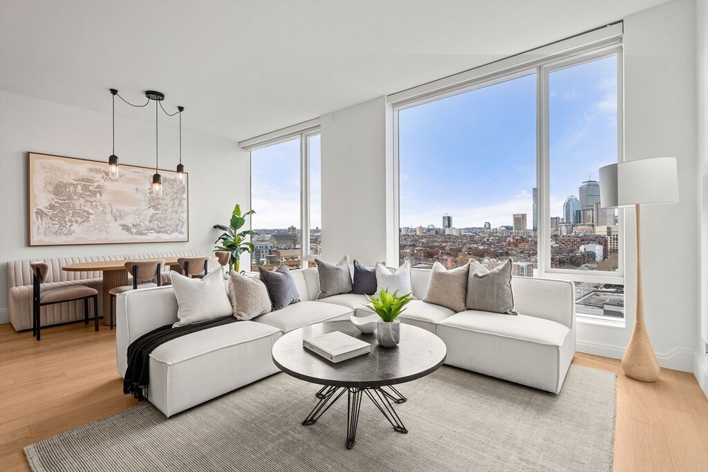 Property Photo:  380 Harrison Avenue Ph1g  MA 02118 