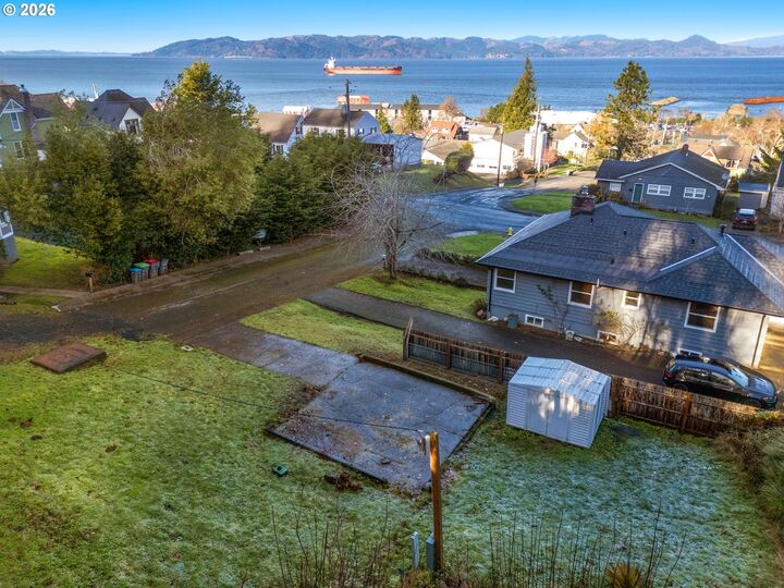 Property Photo:  836 33rd St  OR 97103 