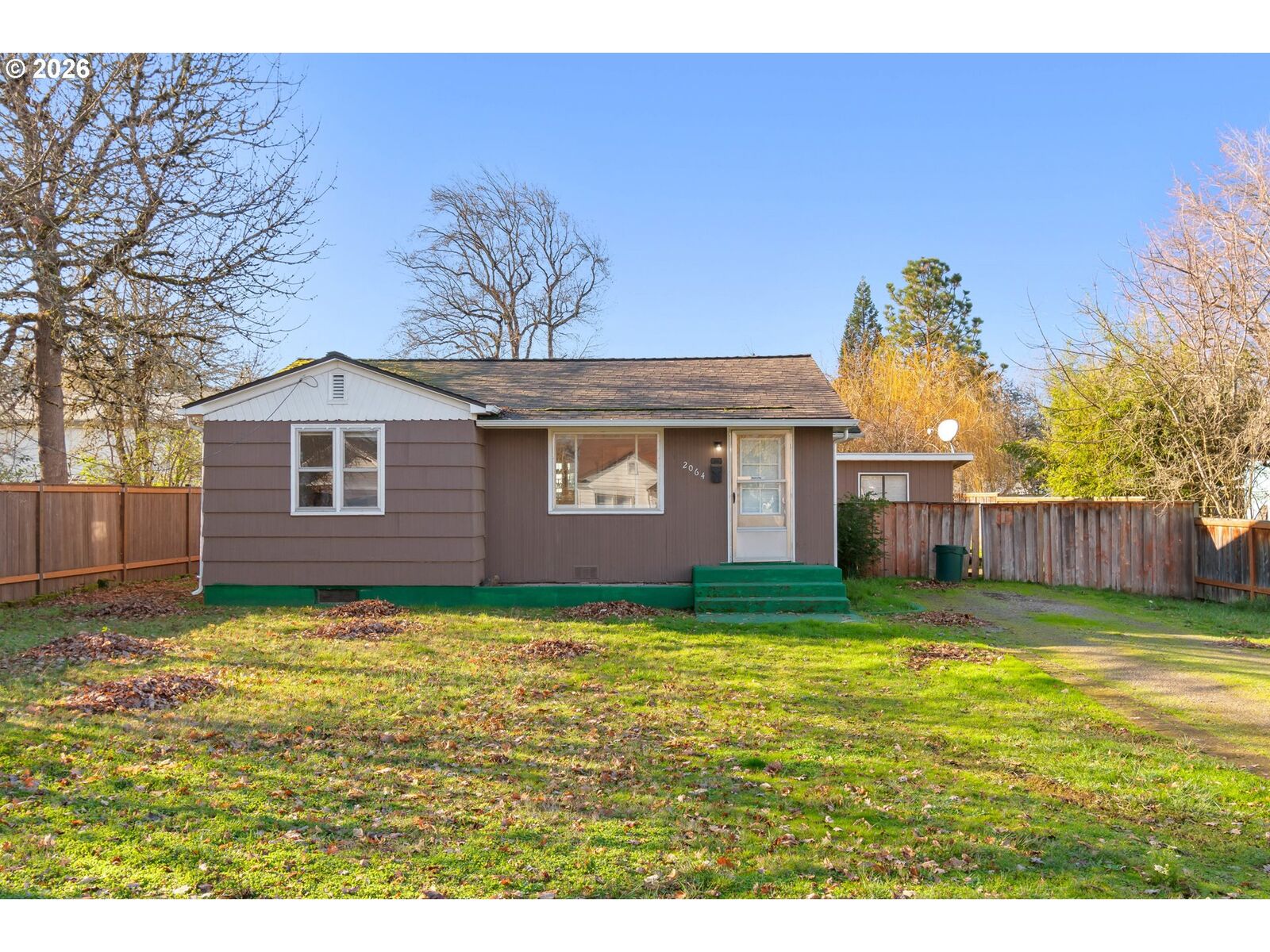 Property Photo:  2064 Grant St  OR 97405 