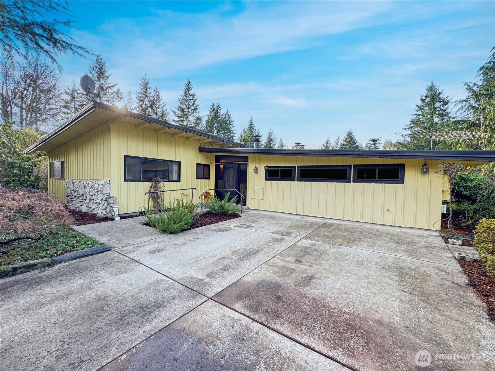 Property Photo:  115  1st Avenue  WA 98377 