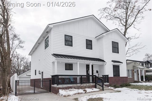 Property Photo:  513 Renshaw Street  MI 48307 