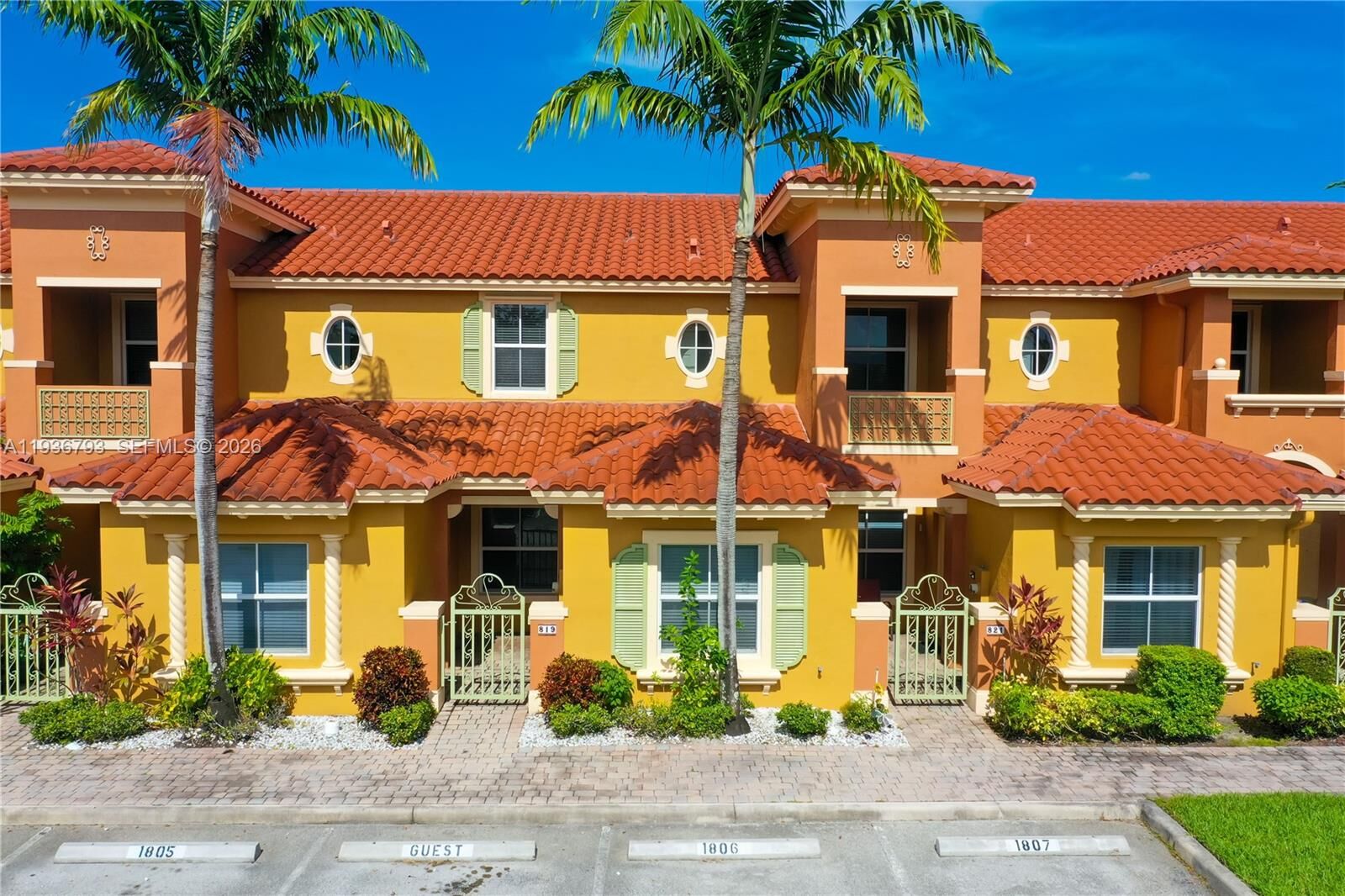 Property Photo:  819 SW 143rd Ave 1804  FL 33027 