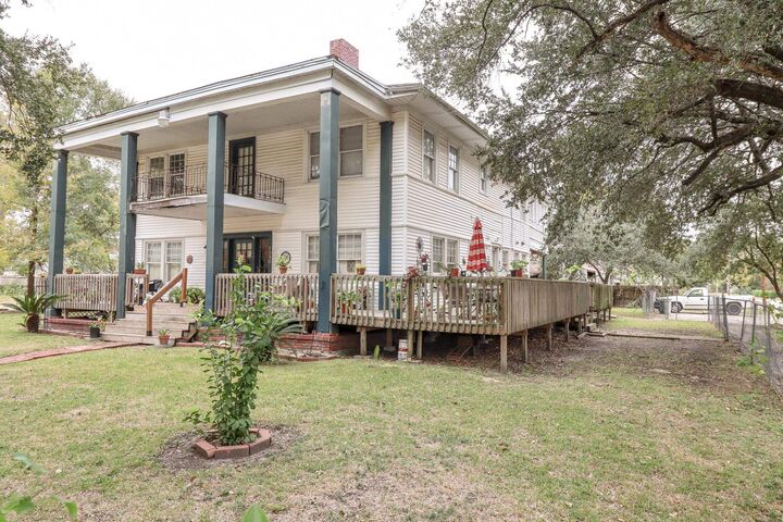 Property Photo: 2350 Pecos TX 77702