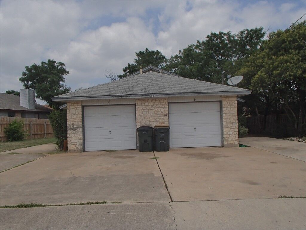 Property Photo:  617 Luther Drive B  TX 78628 