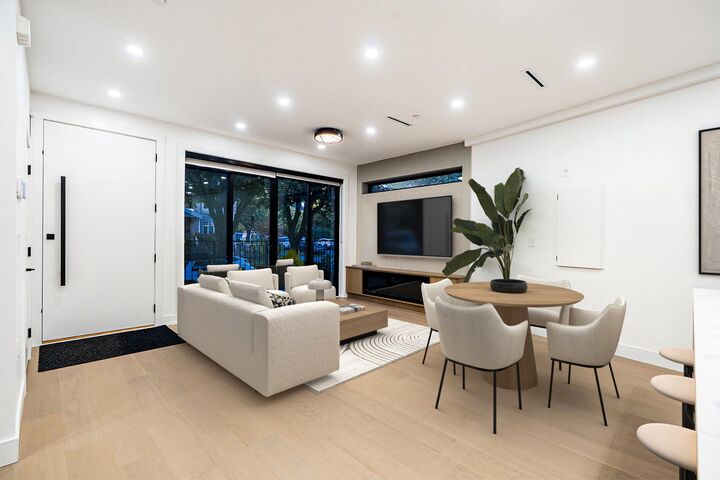 Property Photo:  2282 E 8th Avenue 1  BC V5N 1V5 