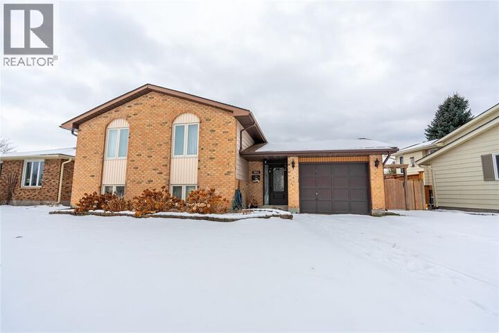 Photo de la propriété:  305 Oaklea Court  ON N7S 5Y9 