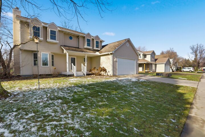 Property Photo:  1017 Florida Ave  IA 50014 