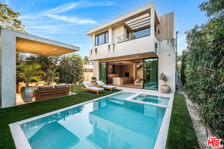 Property Photo:  524 N Sierra Bonita Ave  CA 90036 