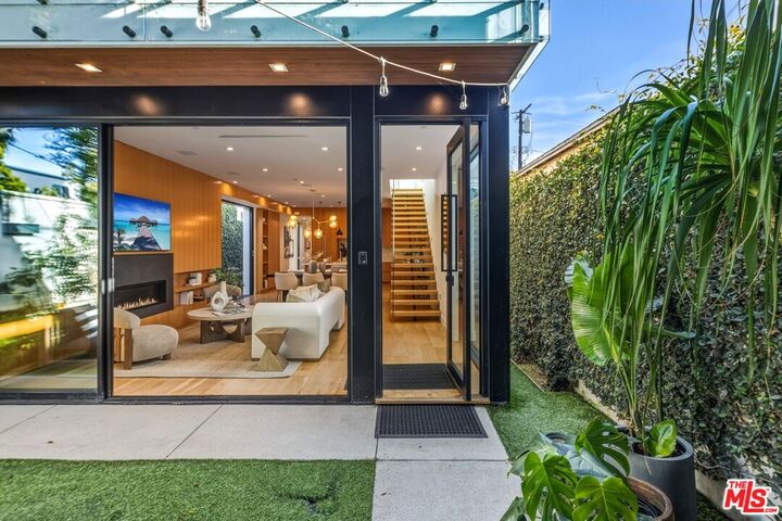 Property Photo:  722 Marine St  CA 90405 