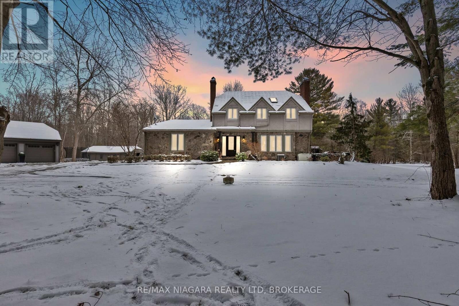 Property Photo:  625 Balfour Street  ON L0S 1C0 