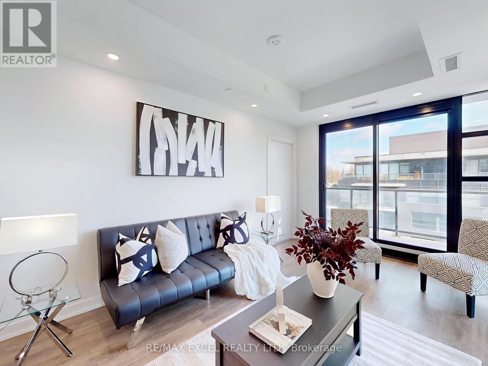 Property Photo: 1606 Charles Street 403 ON L1N 0P1