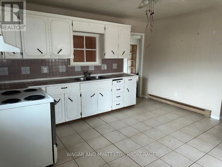 Property Photo: 172 Richard Street ON K7R 2T6