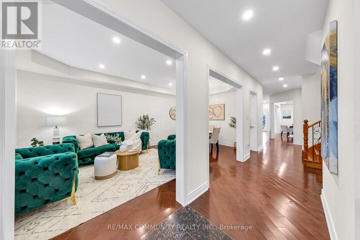 Property Photo:  17 Rouge Bank Drive  ON L6B 1A8 