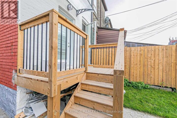 Property Photo:  66A Bellevue Avenue  ON M5T 2N4 