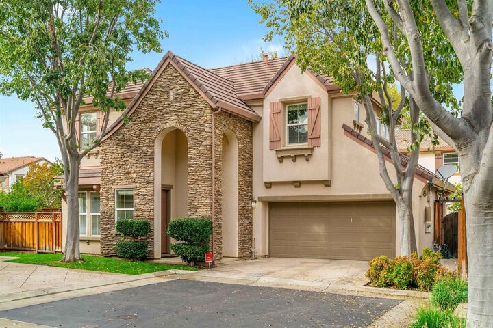 Property Photo:  185 S Aldea St  CA 95391 