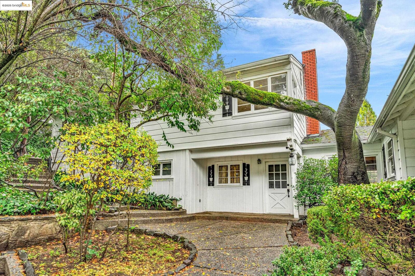 Property Photo:  5416 Estates Drive  CA 94618 