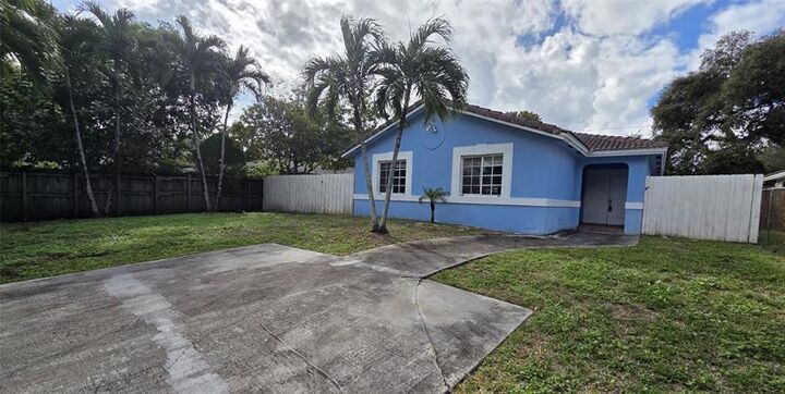 Property Photo:  1649 SW 28th Ter  FL 33312 