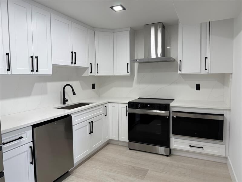 Property Photo:  3010 N Course Dr 207  FL 33069 