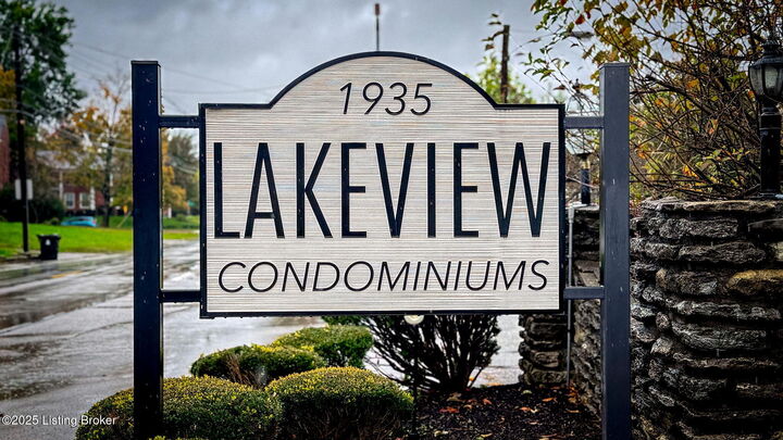 Property Photo:  1935 Gardiner Ln G97  KY 40205 